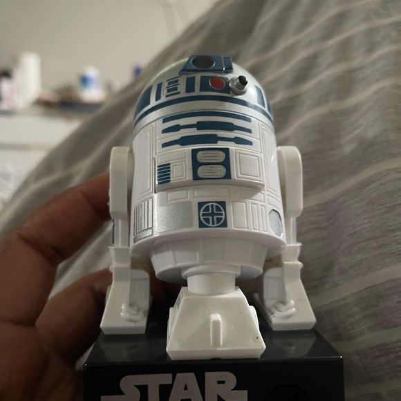 R2-D2 figurine